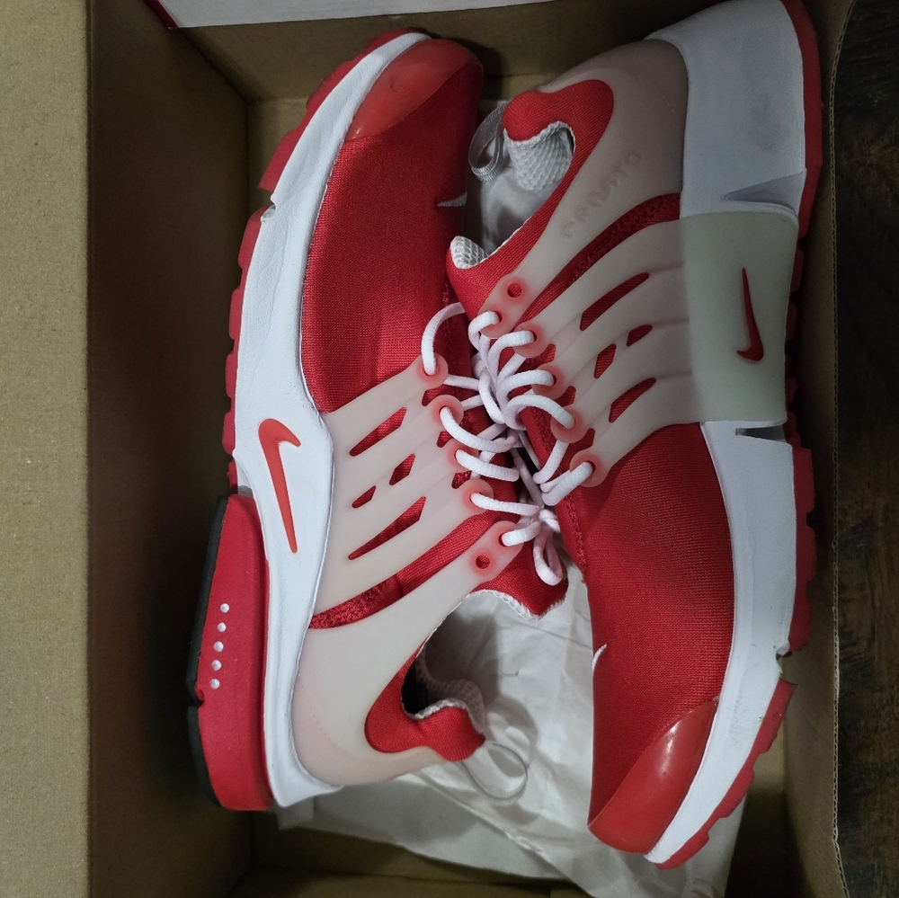 Mens Medium Nike Prestos Red and White (9-11)